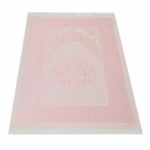 Un tapis de prière rose avec de fins motifs. Un tapis de prière élégant, léger et facile à transporter.