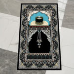 tapis de prière noir de style persan avec un motif de la kaaba.