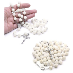 Chapelet de perles blanches