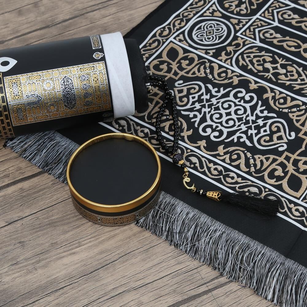 Coffret noir : tapis de prière et chapelet