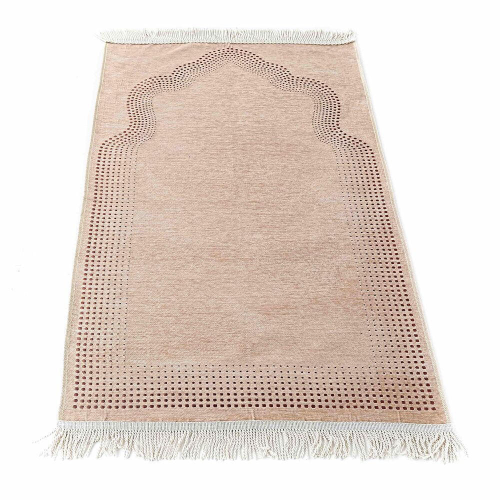 Superbe tapis de prière rose poudré avec des motifs pointillés bruns en forme de porte. Franges blanches. Doux et apaisant visuellement.