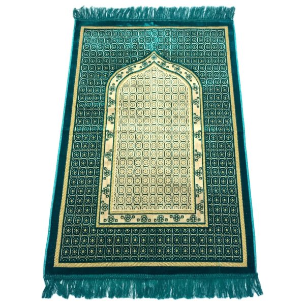Tapis de prière tissé en velours turquoise avec des franges. Un tapis de style persan avec des motifs géométriques et une porte orientale