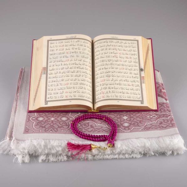 Coffret de prière : Coran, tapis et chapelet rose