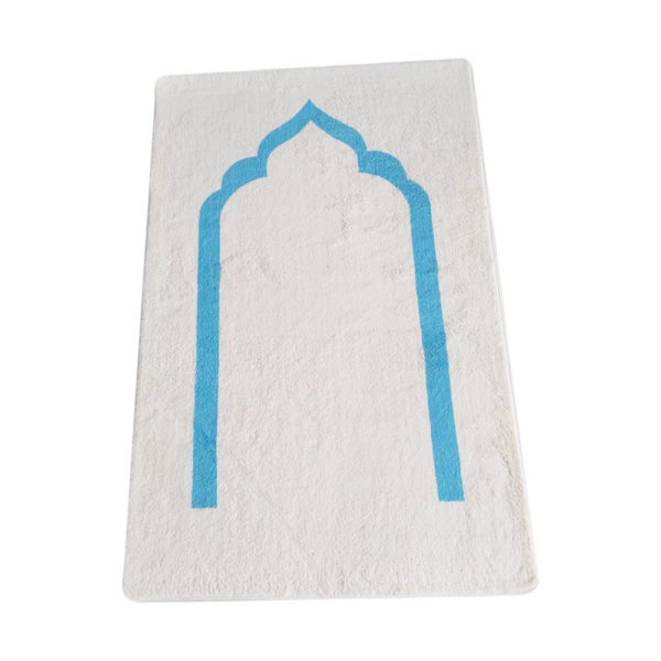 Très joli tapis de prière épais et à l'aspect moelleux. Liseret bleu ciel en forme de porte