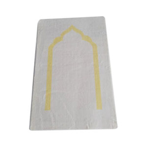 très beau tapis doux et chaud, épais blanc avec un motif minimaliste jaune en forme de porte