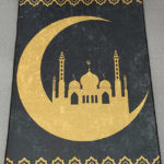 Tapis de prière noir et doré croissant de lune et mosquée