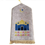 Tapis de prière rose en flanelle avec un motif d mosquée et un pompon