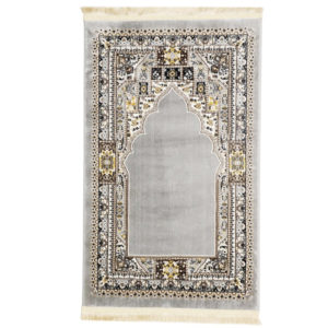 Tapis de prière gris de style persan. Un tapis à franges dorée avec des motifs multicolore