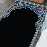 Tapis de prière noir au contour bleu