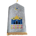 Tapis de prière gris en flanelle avec un motif d mosquée et un pompon