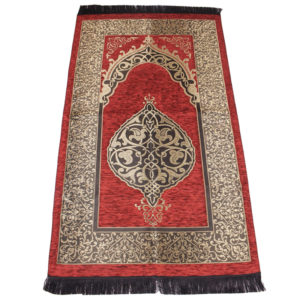 Tapis de prière rouge à motifs doré de style persan. Le tapis est tissé en chenille. Le tapis est accompagné d'un chapelet
