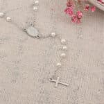 Chapelet catholique en perles blanches nacrées